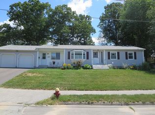 97 Parenteau Dr, Chicopee, MA 01020