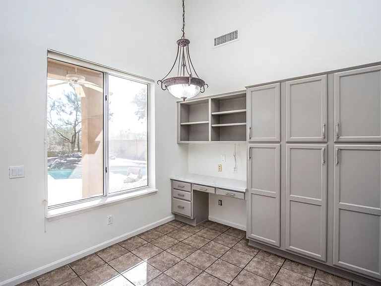 4627 E Dale Ln — Photo 8