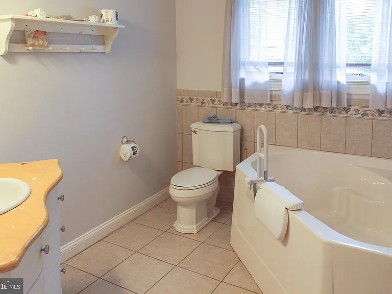 105 Robin Hood Ln — Photo 10