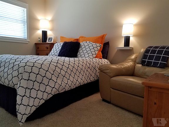 4th image of 2736 Meadowbrook Dr