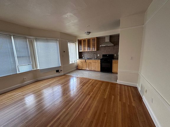 4th image of 4912 California St APT 1