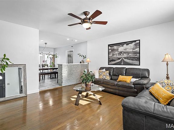 2nd image of 1975 Ridgeway Dr