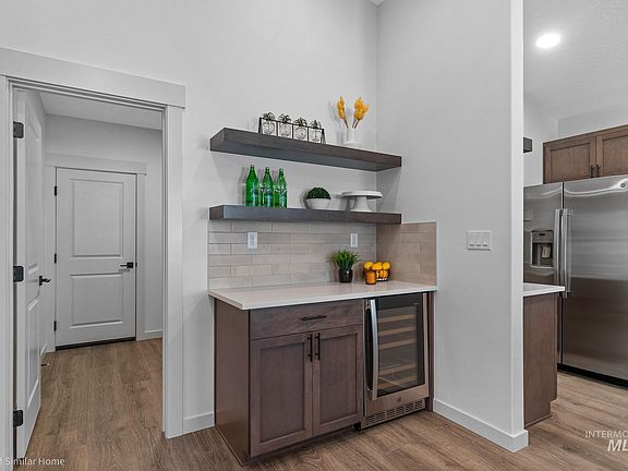5th image of 5611 E Garby St