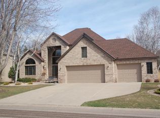 361 Wyndham Cir E, New Brighton, MN 55112