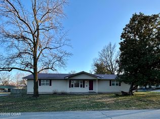 714 Pine St, Carthage, MO 64836