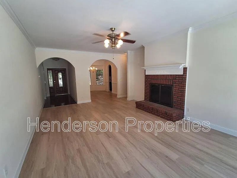 3 bed, 2.0 bath, $2,100 — Photo 3