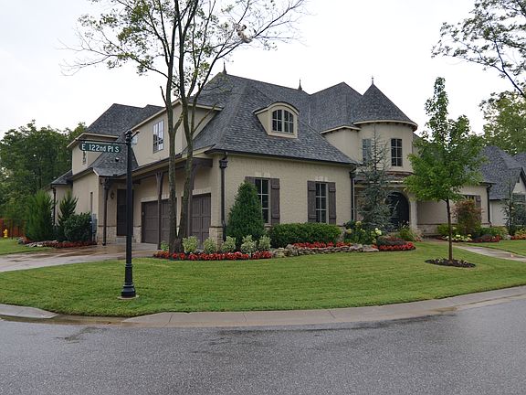 Corner lot, side entry garage on dead end street.  Home built on 10 foot plate with high ceilings throughout.  Garage floors have a durable epoxy finish. Can lighting outside under porch and above garage doors.