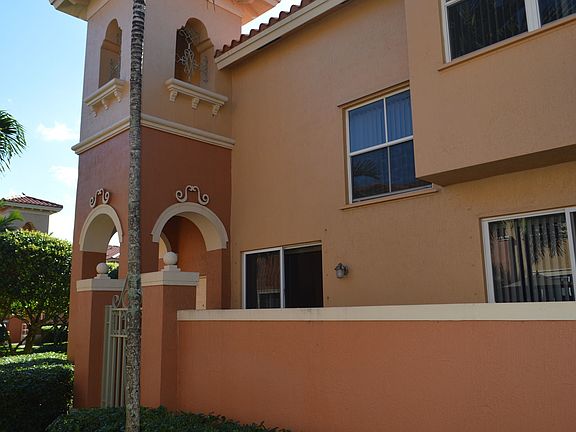 2nd image of 4914 Spinnaker Dr