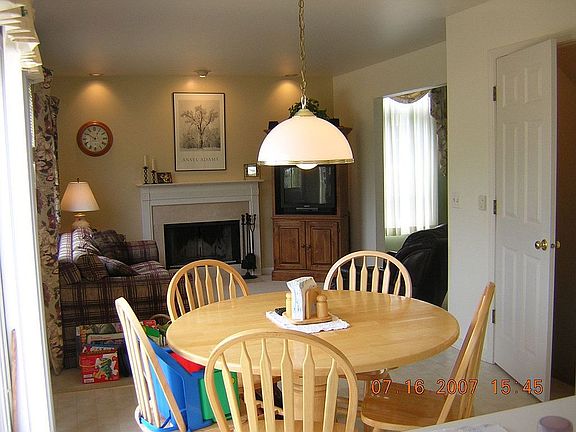 Eating area/Family room