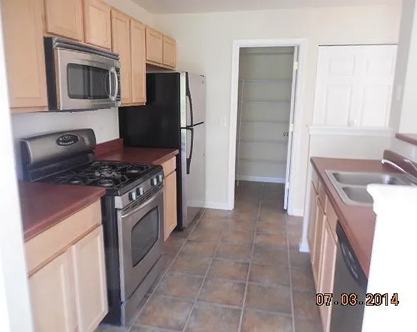 2441 Stoughton Cir — Photo 4