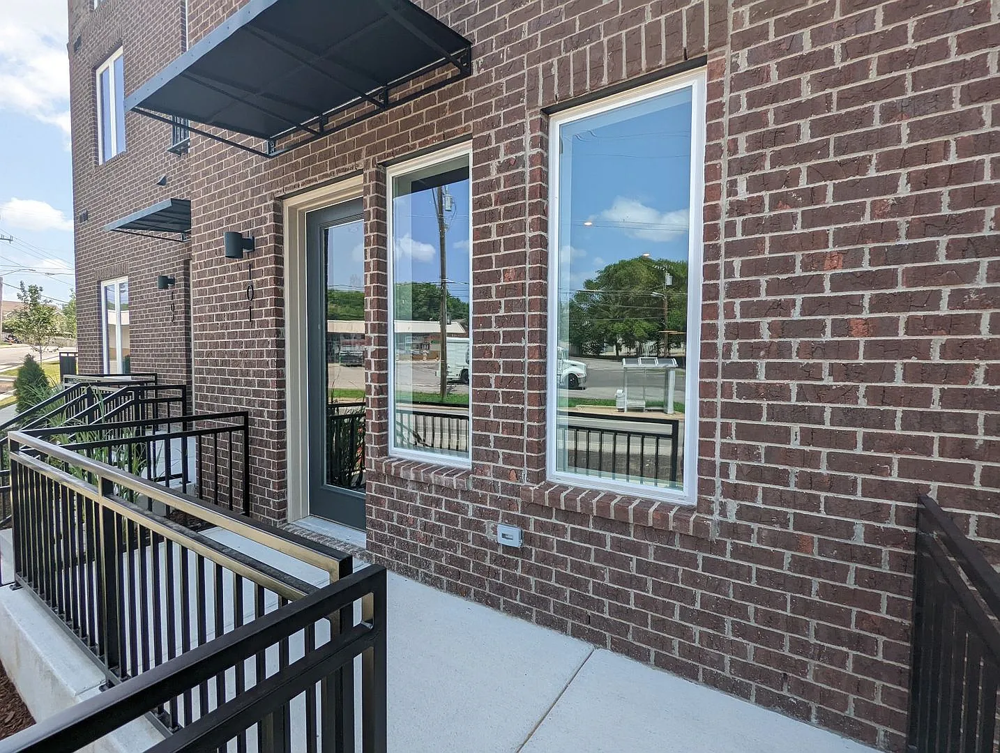 Modern Condo in the heart of East Nashville, seconds from South Inglewood Park! — Photo 3