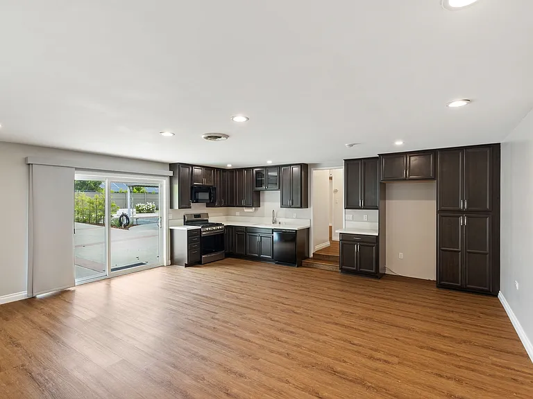 17537 Margate St #1 — Photo 22