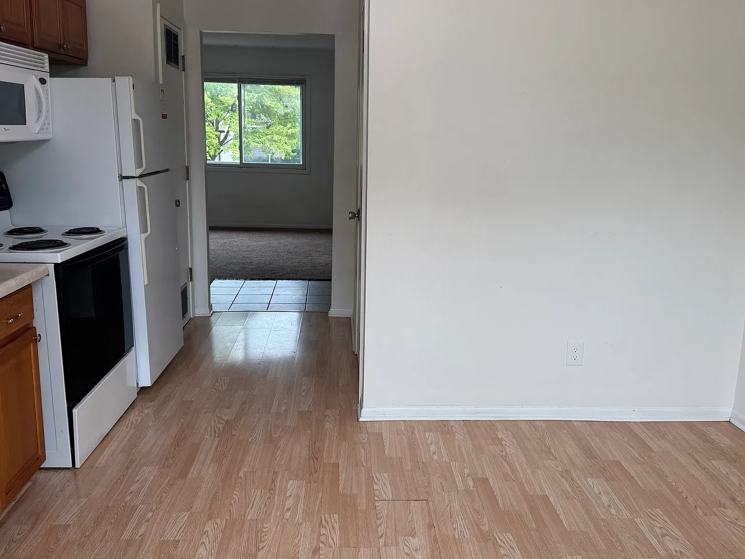 2 bed, 1.5 bath, 700 sqft, $750 — Photo 4