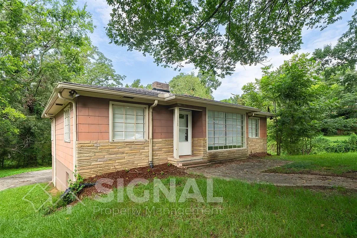 4 bed, 2.0 bath, 1856 sqft, $1,249 — Photo 3