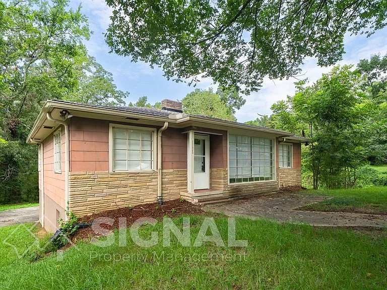 1156 Skyline Dr — Photo 3