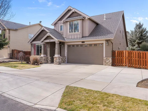 537 NW 28th St, Redmond, OR 97756