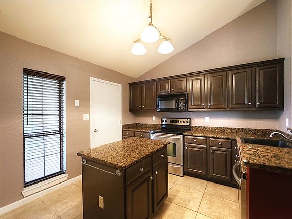 4th image of 2214 River Dr #1
