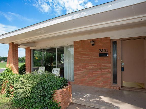 3rd image of 2801 Douglas Dr