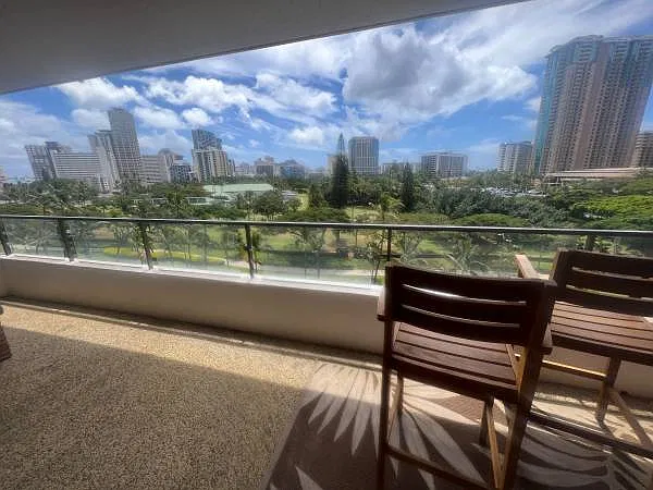 2 bed, 1300 sqft, $4,700 — Photo 3