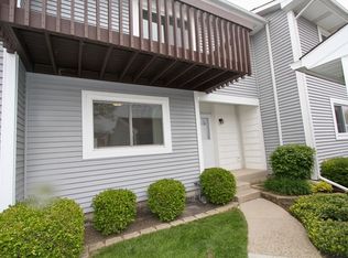 224 Colony Ct, Vernon Hills, IL 60061