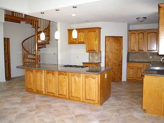 4th image of 2115 Knollwood St