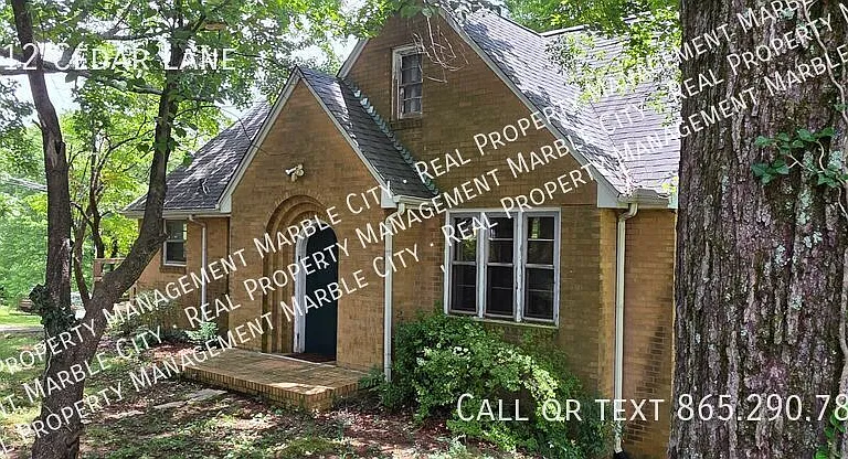 1812 Cedar Ln — Photo 3