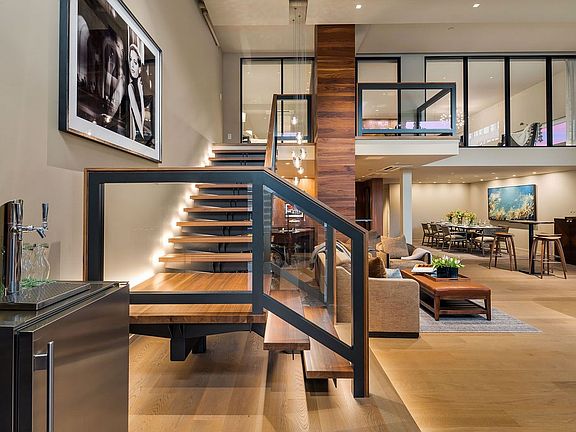 2nd image of 80 Vine St #2600