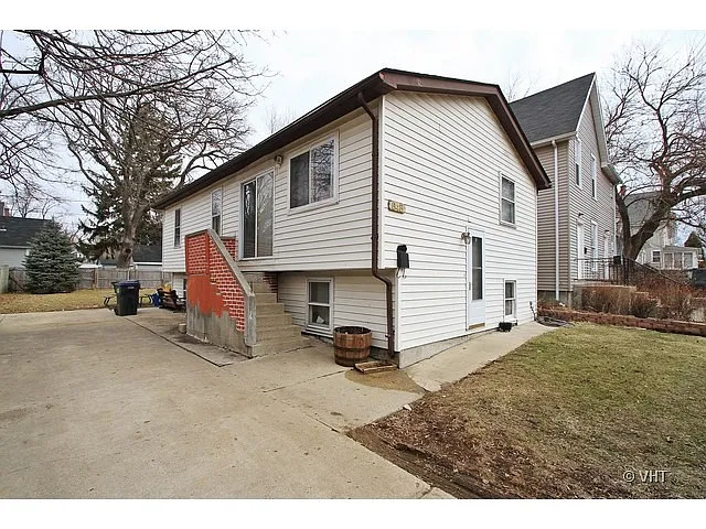 648 Center St photo 1