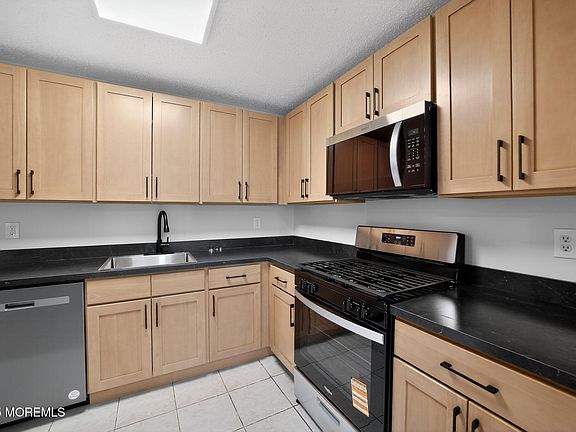 3rd image of 606 Goldthread Court