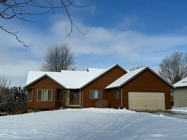 704 Brynnwood Ln, Lena, IL 61048