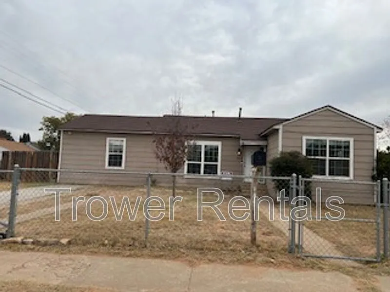 3 bed, 2.0 bath, 1160 sqft, $1,600 — Photo 1