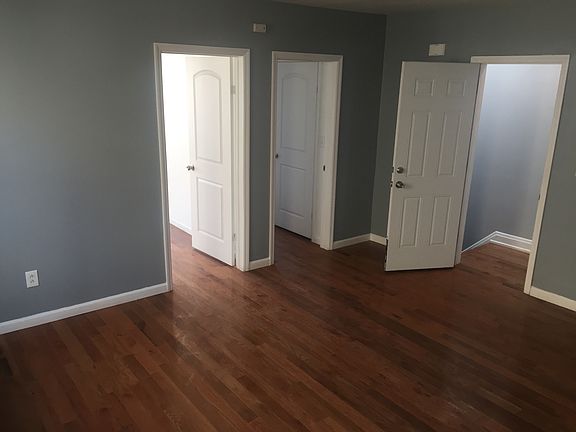 2nd image of 918 E 226th St #2