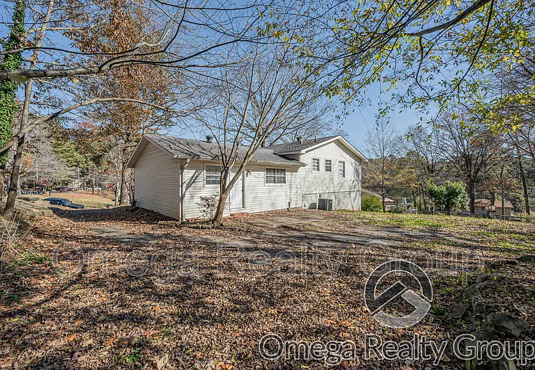 504 Roselle Ln — Photo 29