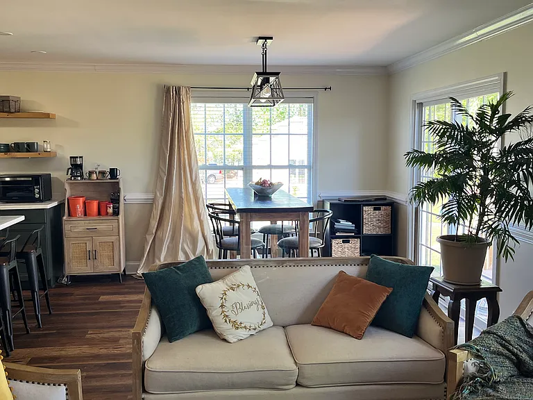 47 Ascott Cir — Photo 2