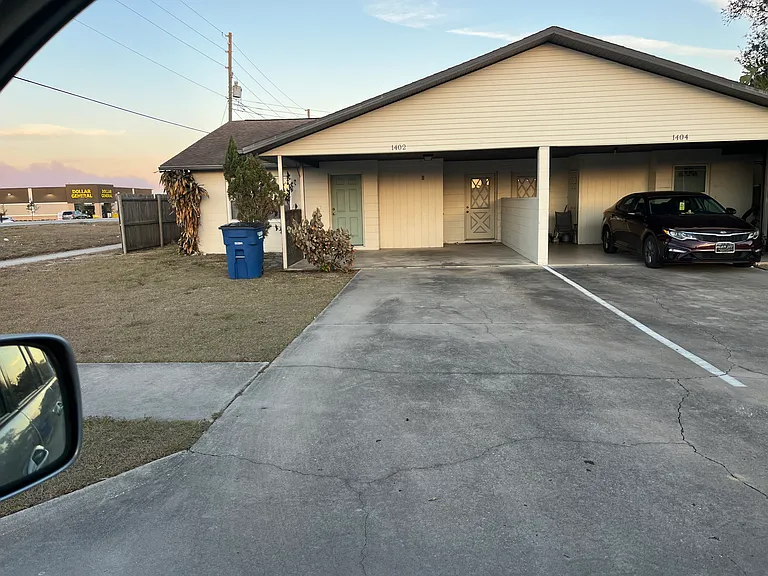 1402 Rainbow Ave — Photo 3