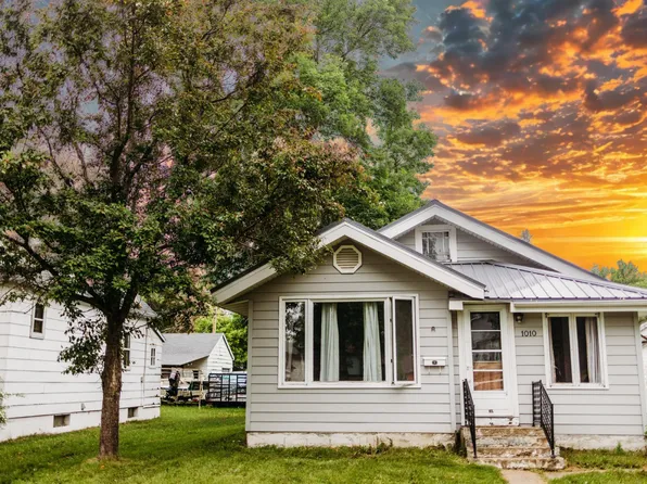 1010 8th St, International Falls, MN 56649