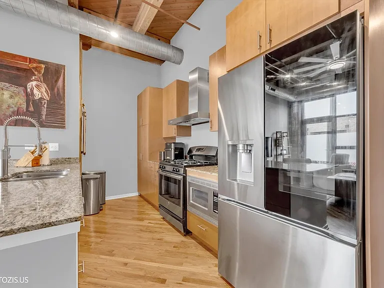 1040 W Adams St #422 — Photo 9