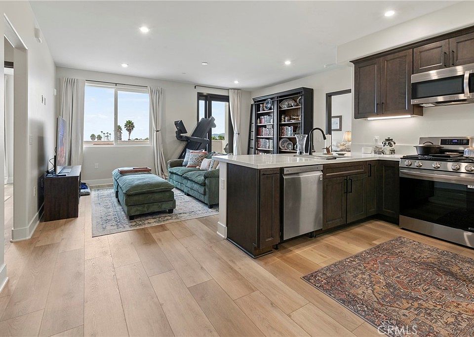 1st image of 402 W Grand Ave #401