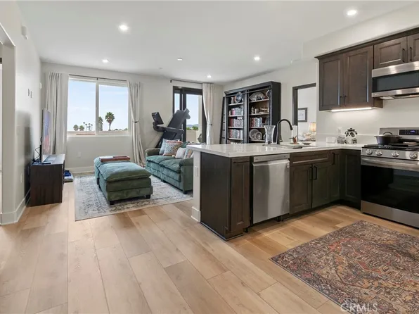 402 W Grand Ave #401, Grover Beach, CA 93433