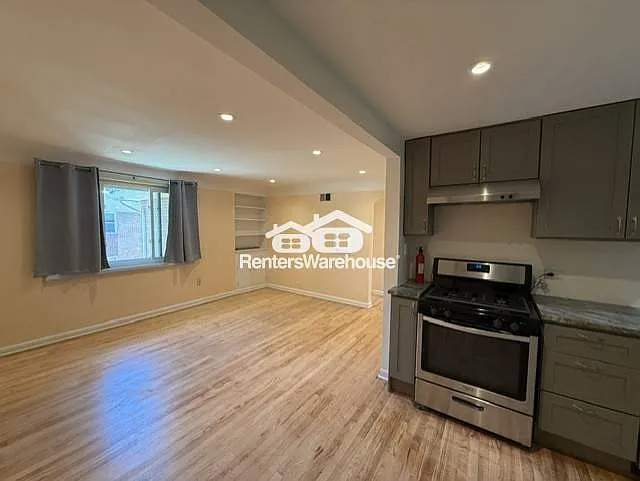 1535 Hudson St #3 — Photo 3