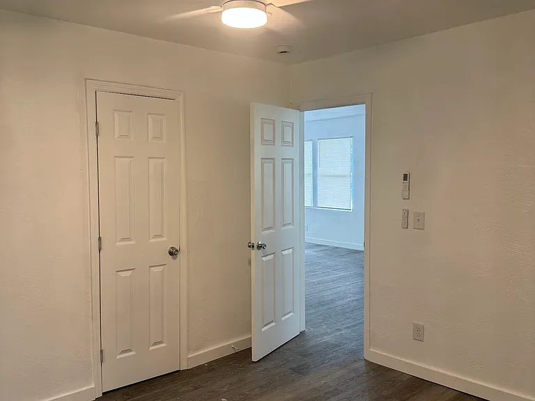 2733 Simpson St — Photo 15