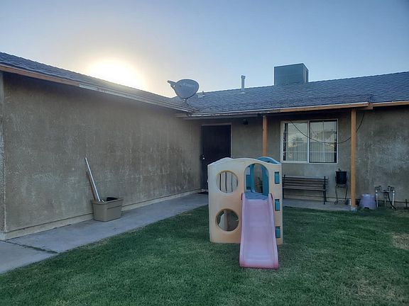 3rd image of 2633 Parkdale Dr
