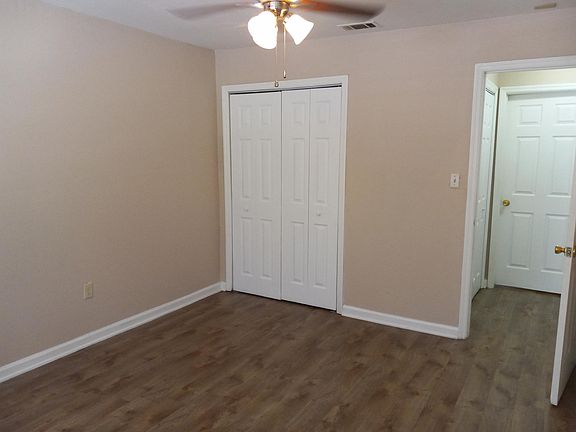 3rd image of 703 Putnam Dr APT 2