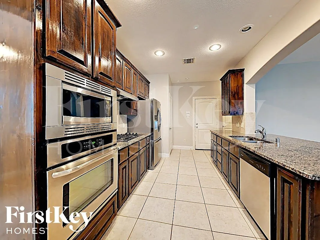 4 bed, 2.0 bath, 1964 sqft, $2,605 — Photo 4