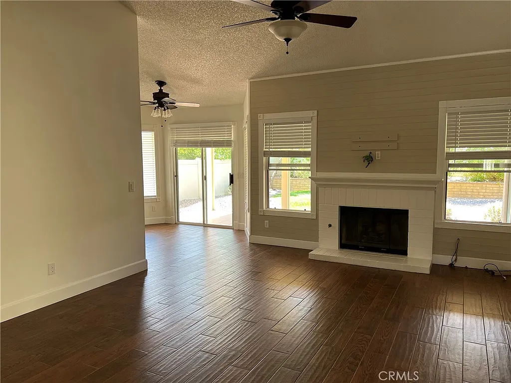 2 bed, 1315 sqft, $2,500 — Photo 2