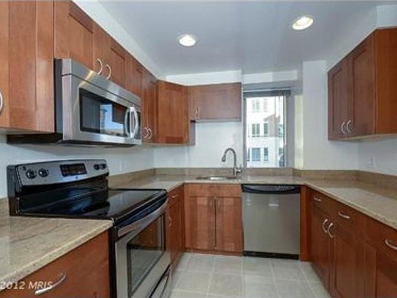 4th image of 24 Courthouse Sq APT 204