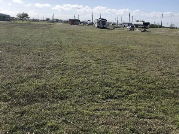 190 Cobia Ln, Palacios, TX 77465