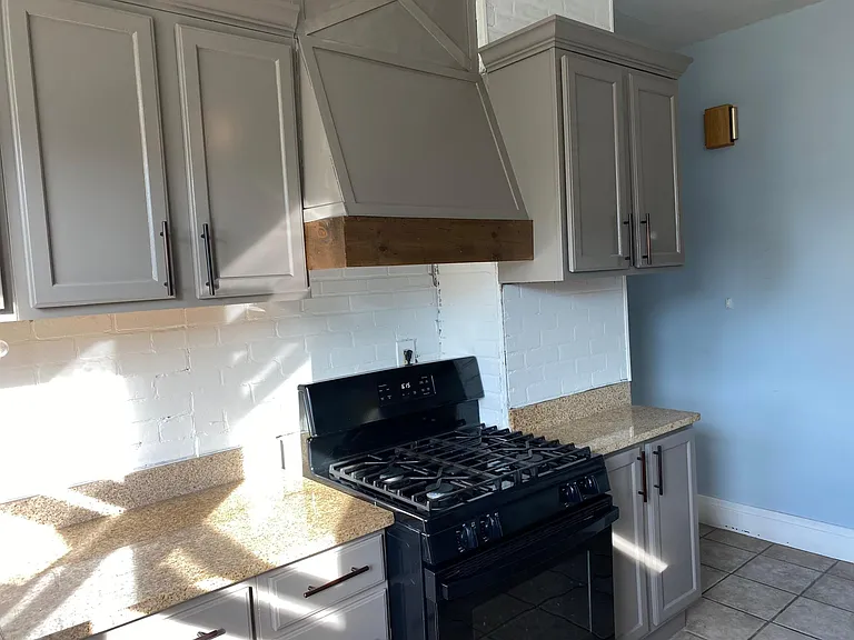 261 Morris St #2 — Photo 14