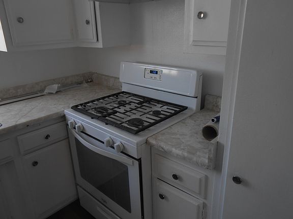 5th image of 930 Broad Ave