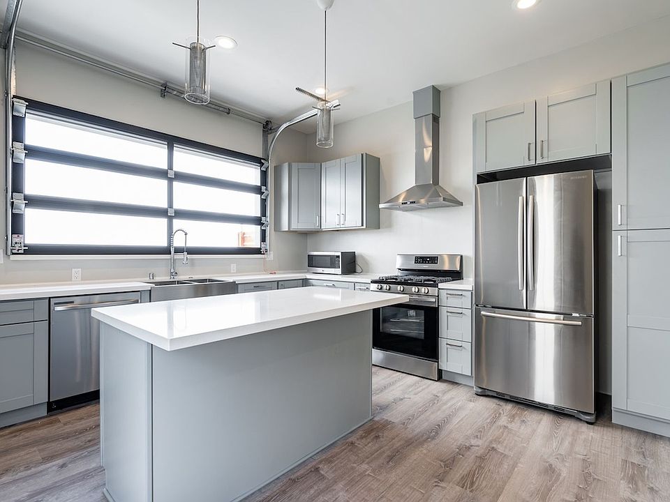 1st image of 913 Cycad Dr #3